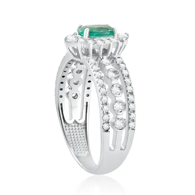 Anel de Ouro Branco com Diamantes e Esmeralda de 36 pts.