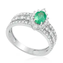 Anel de Ouro Branco com Diamantes e Esmeralda de 36 pts.