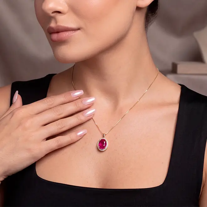 Pingente de Ouro amarelo com Corrente Veneziana, Diamantes e Rubi Oval