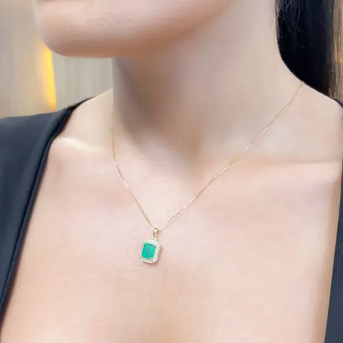 Pingente de Ouro amarelo com Corrente Veneziana, Diamantes e Esmeralda Colombiana