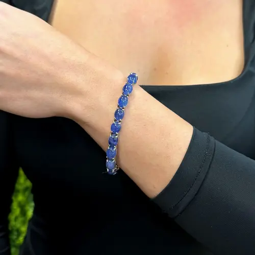 Pulseira de Prata com Tanzanitas Cabochon totalizando 40,0 Cts.