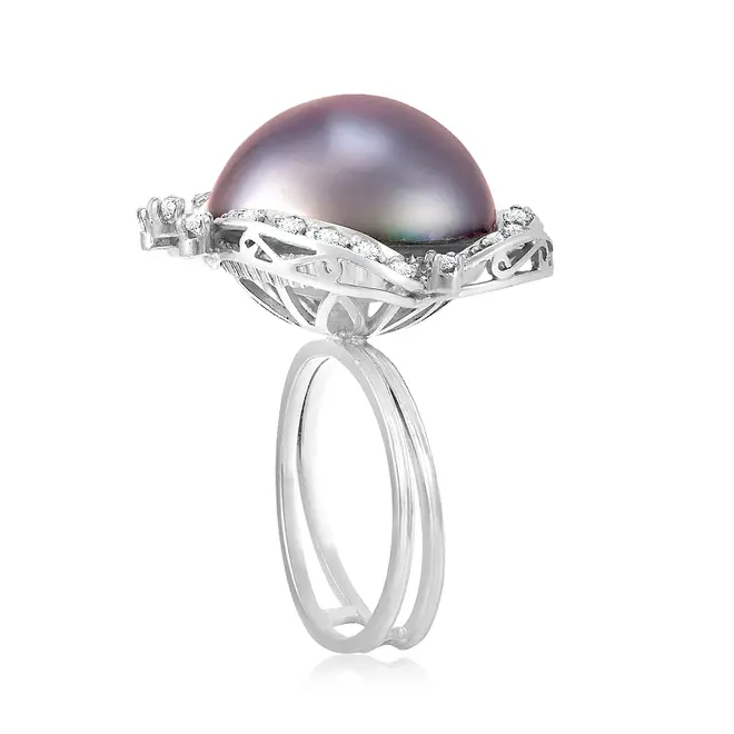 Anel de Ouro Branco com Diamantes e Pérola de 16 mm