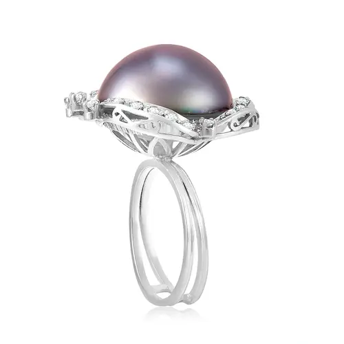 Anel de Ouro Branco com Diamantes e Pérola de 16 mm