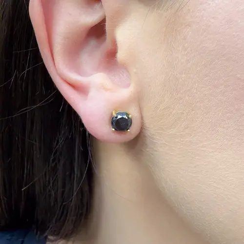 Par de Brincos Solitário de Ouro Amarelo com Diamantes Negros totalizando 3,0 Cts.