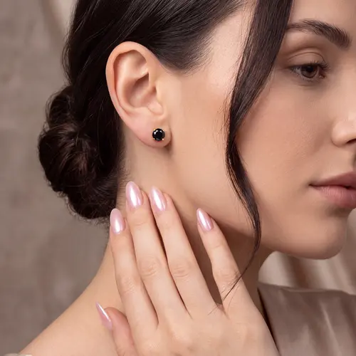 Par de Brincos Solitário de Ouro Amarelo com Diamantes Negros totalizando 3,0 Cts.