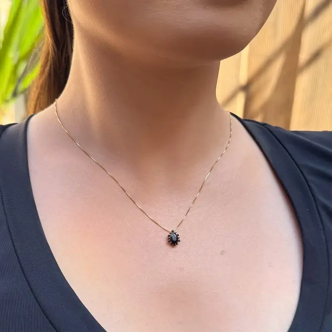 Pingente de Ouro Amarelo com Safiras e Onix Central