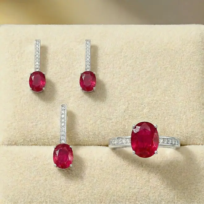 Conjunto Par de Brincos, Pingente e Anel de Prata com Cristais e Rubis