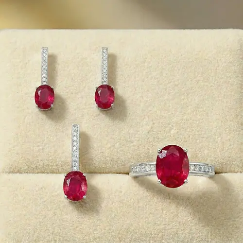 Conjunto Par de Brincos, Pingente e Anel de Prata com Cristais e Rubis