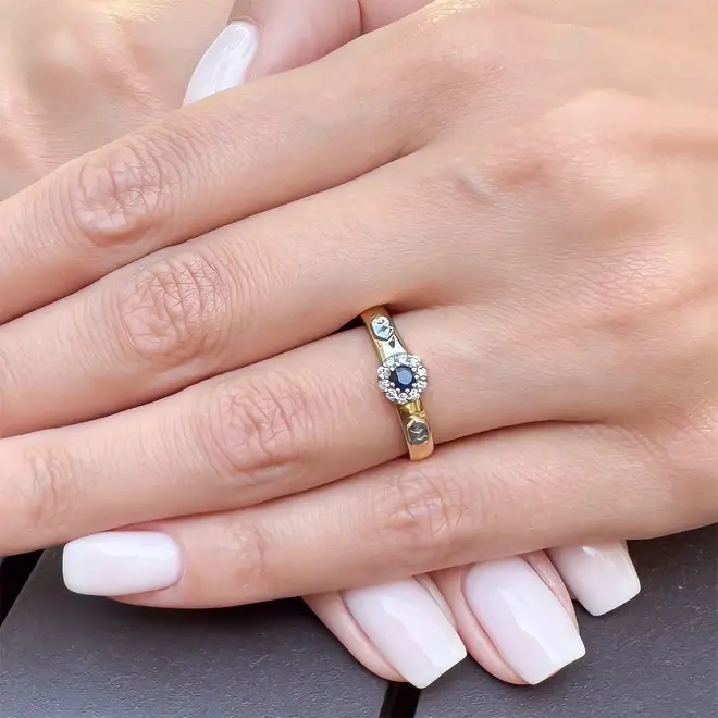 Anel de Formatura de Ouro com Diamantes e Safira