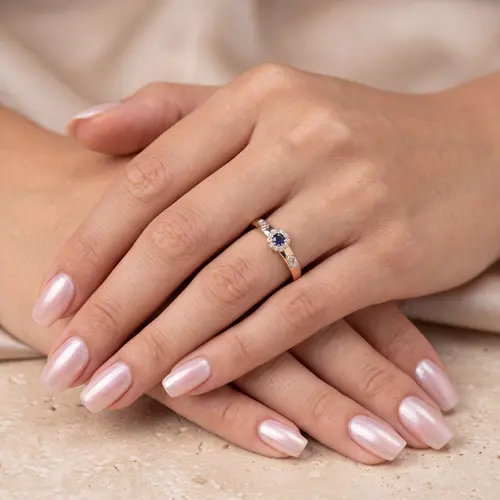 Anel de Formatura de Ouro com Diamantes e Safira