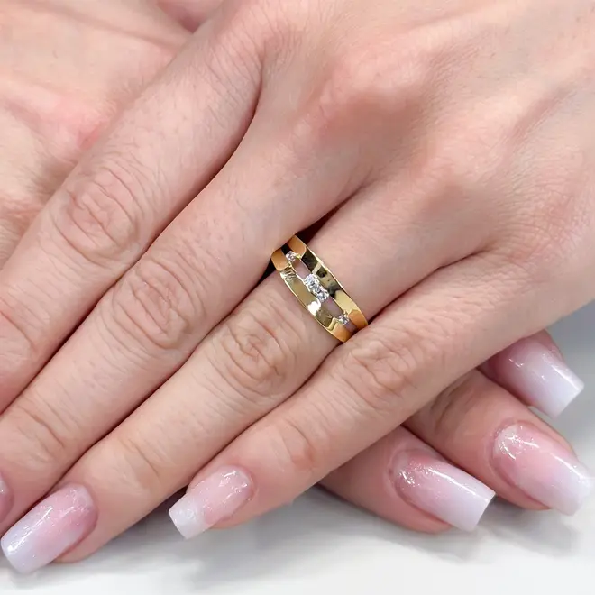 Anel de Ouro Amarelo com Diamantes