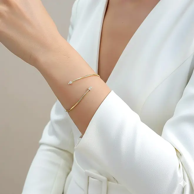 Bracelete Gotas de Ouro Amarelo com Diamantes totalizando 30 pts.