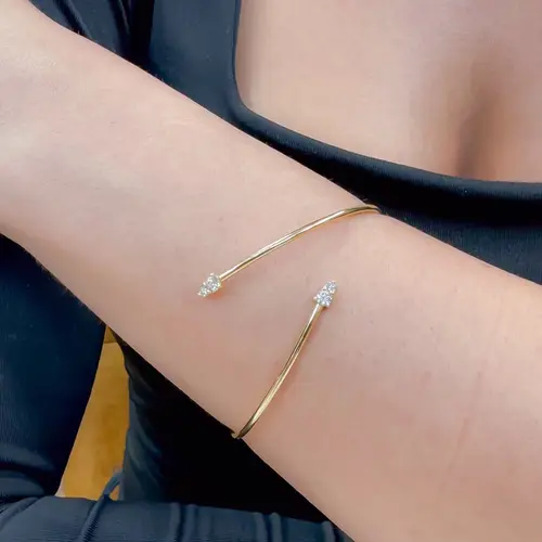 Bracelete Gotas de Ouro Amarelo com Diamantes totalizando 30 pts.