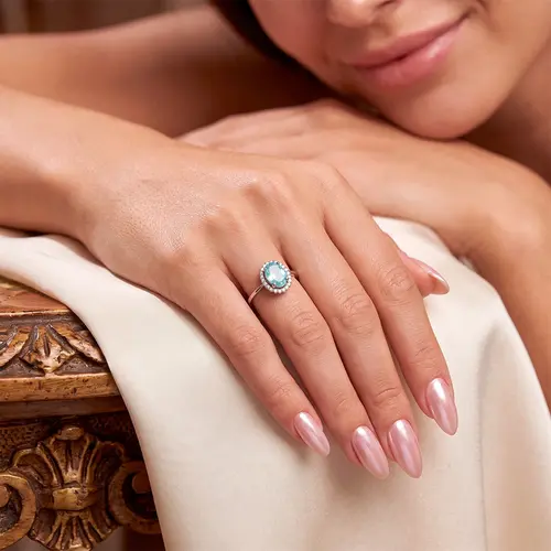 Anel de Ouro Branco com Diamantes e Apatita de 1,25 Cts.