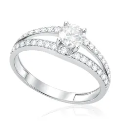 Anel Solitário 4 Garras de Ouro Branco com Diamantes e Diamante de 50 pts.
