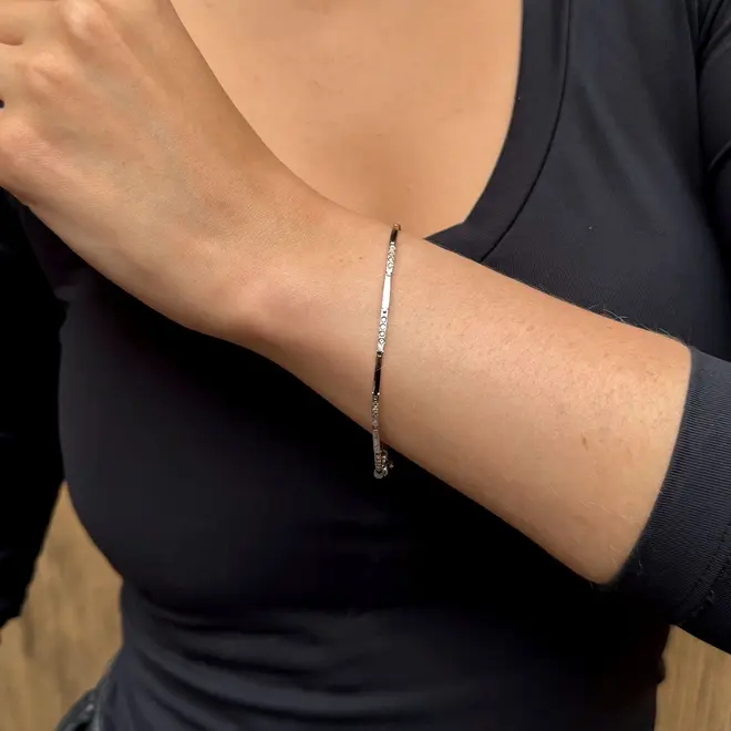 Pulseira de Ouro Branco com Diamantes totalizando 32 pts.