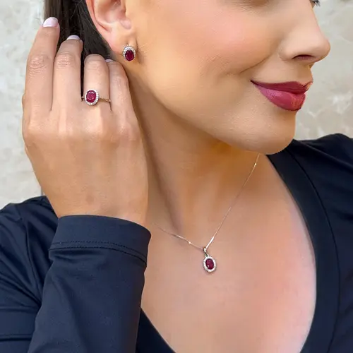 Conjunto Par de Brincos, Pingente e Anel de Prata com Cristais e Rubis