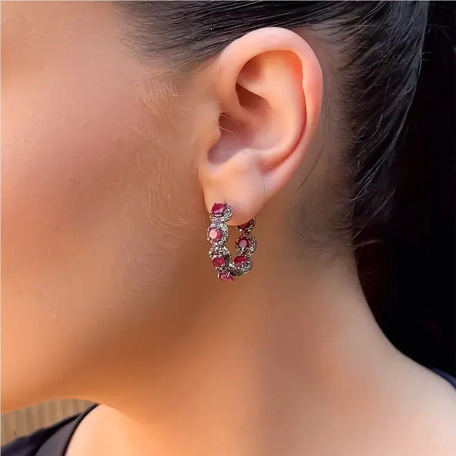 Par de Brincos Argola de Prata com Rubis e Safiras Coloridas