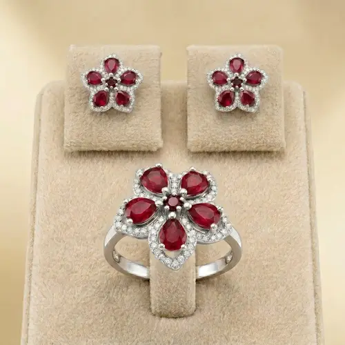 Conjunto Flor Anel e Par de Brincos de Prata com Cristais e Rubis