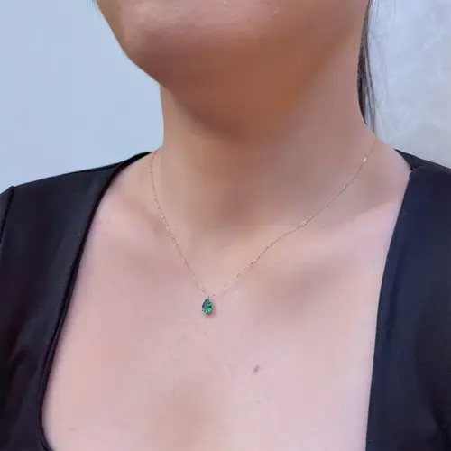 Pingente de Ouro Gota com Esmeralda e Corrente