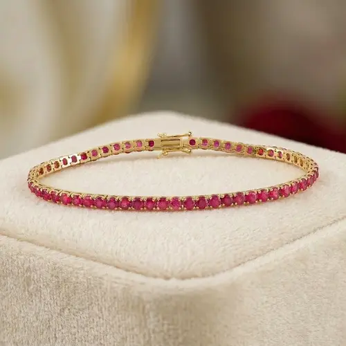 Pulseira de Ouro Amarelo com 59 Rubis totalizando 8,14 Cts.