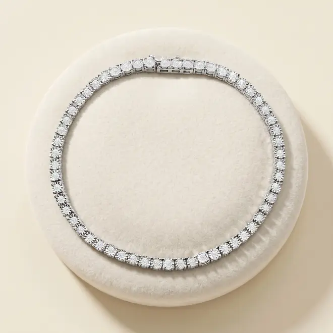 Pulseira de Ouro Branco com Diamantes totalizando 1,0 Ct.