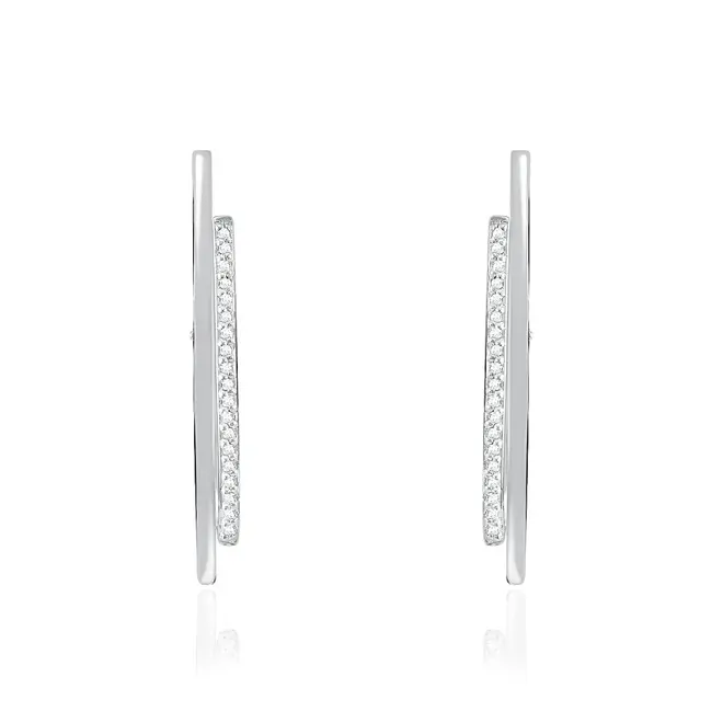 Par de Brincos de Ouro Branco com Diamantes totalizando 46 pts.
