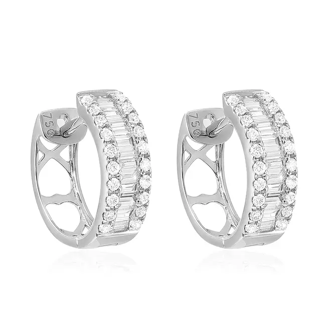 Par de Brincos Argola de Ouro Branco com Diamantes totalizando 45 pts.