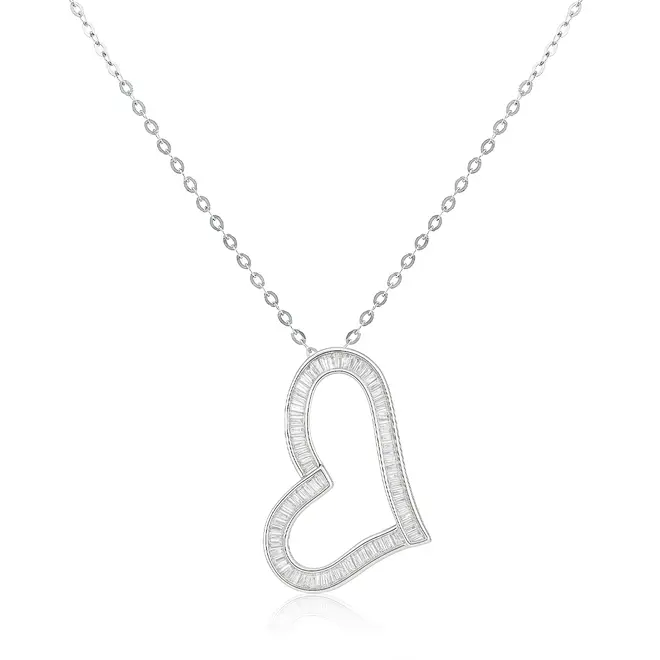 Pingente Coração de Ouro Branco com Corrente e Diamantes totalizando 42 pts.