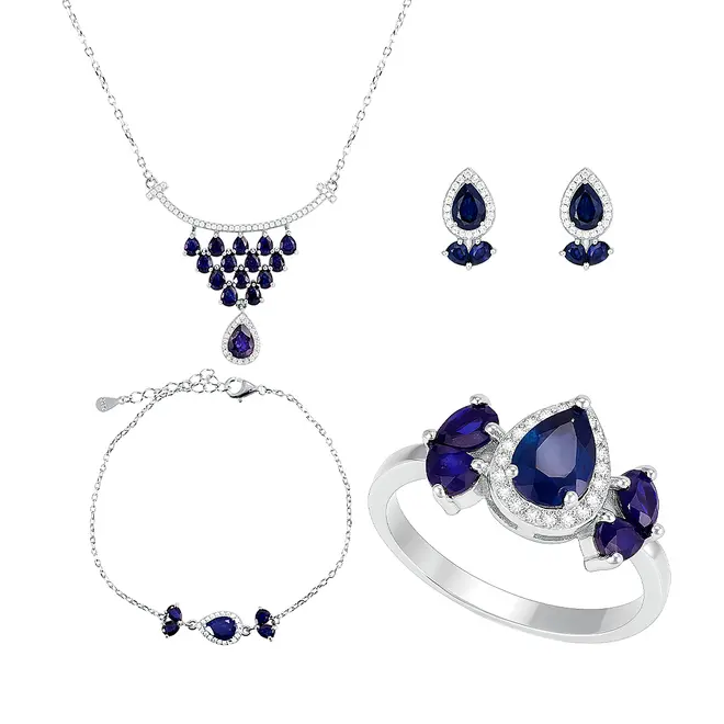 Conjunto Gargantilha, Pulseira, Par de Brincos e Anel de Prata com Cristais e Safiras