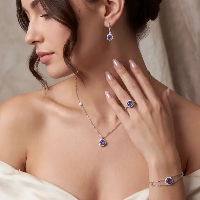 Conjunto Gargantilha, Pulseira, Par de Brincos e Anel de Prata com Cristais e Tanzanitas Cabochon