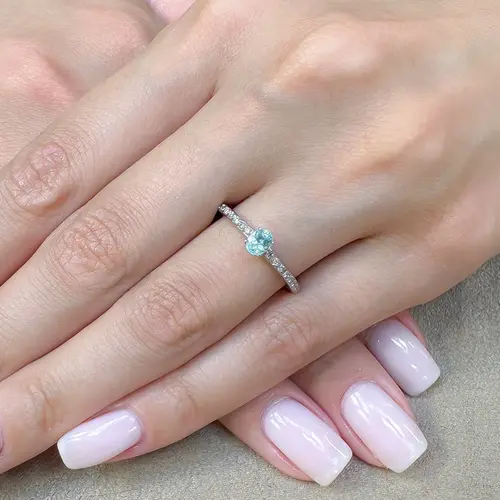Anel de Ouro Branco com Diamantes e Turmalina Paraíba de 25 pts.