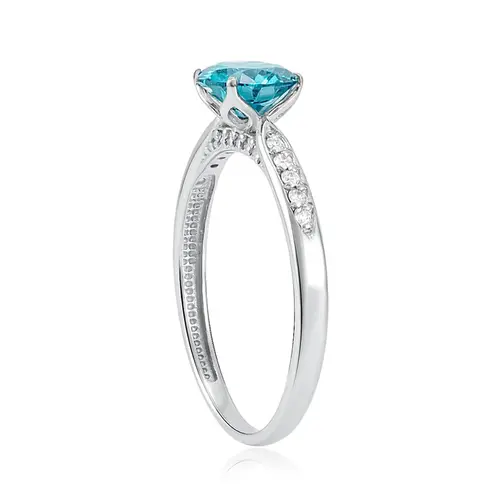 Anel Solitário de Ouro Branco com Diamantes Brancos e Diamante Azul de 1,0 Ct.
