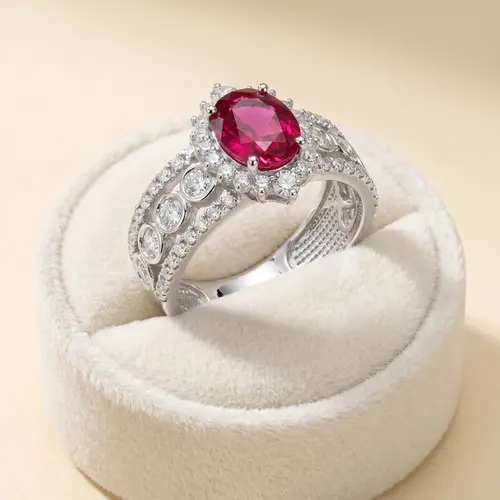 Anel de Prata com Diamantes de Laboratório e Rubi de 1,70 Cts.
