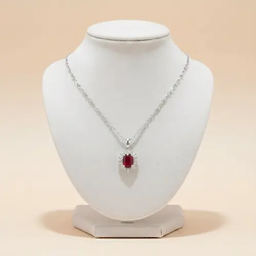 Pingente de Prata com Corrente, Diamantes de Laboratório e Rubi de 1,7 Cts.