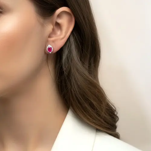 Par de Brincos de Prata com Diamantes de Laboratório e Rubis totalizando 3,4 Cts.