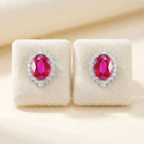 Par de Brincos de Prata com Diamantes de Laboratório e Rubis totalizando 3,4 Cts.