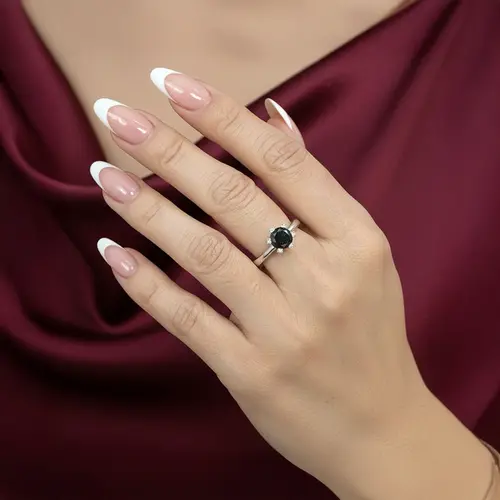Anel de Prata com Diamantes e Diamante Negro de 2,0 Cts.