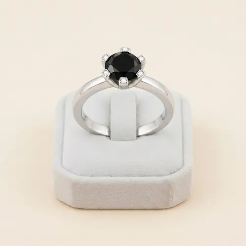 Anel de Prata com Diamantes e Diamante Negro de 2,0 Cts.