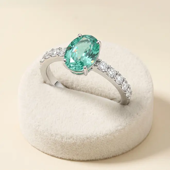 Anel de Prata com Diamantes e Esmeralda Colombiana de 1,20 Cts.