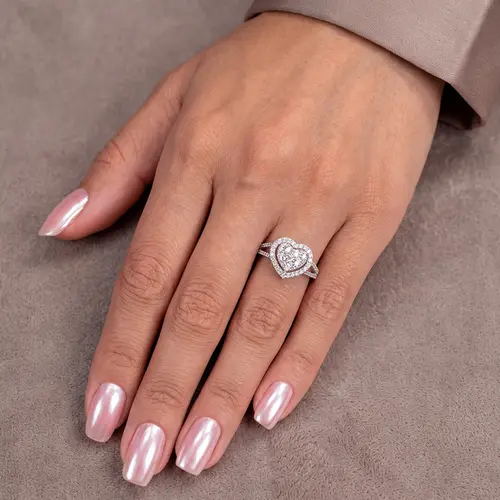 Anel Coração de Ouro Branco com Diamantes totalizando 77 pts.