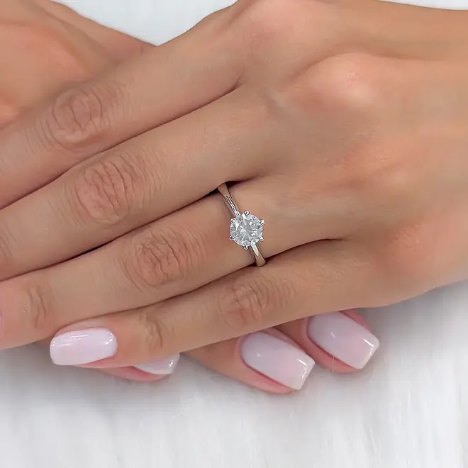 Anel Solitário Modelo 6 Garras de Ouro Branco com Diamante de 1,01 Cts.