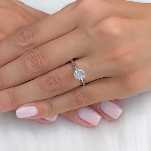 Anel Solitário Modelo 6 Garras de Ouro Branco com Diamante de 1,01 Cts.
