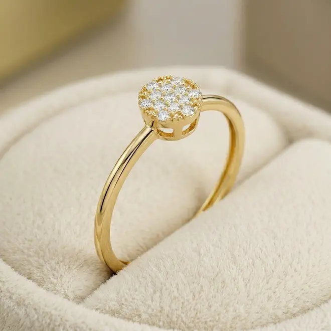 Anel Chuveiro de Ouro Amarelo 18K e Diamantes totalizando 7 pts.