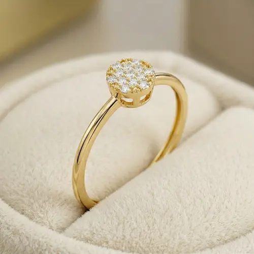 Anel Chuveiro de Ouro Amarelo 18K e Diamantes totalizando 7 pts.
