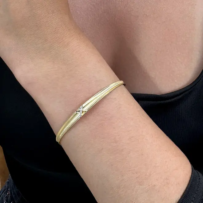 Bracelete X de Ouro Amarelo com Diamantes