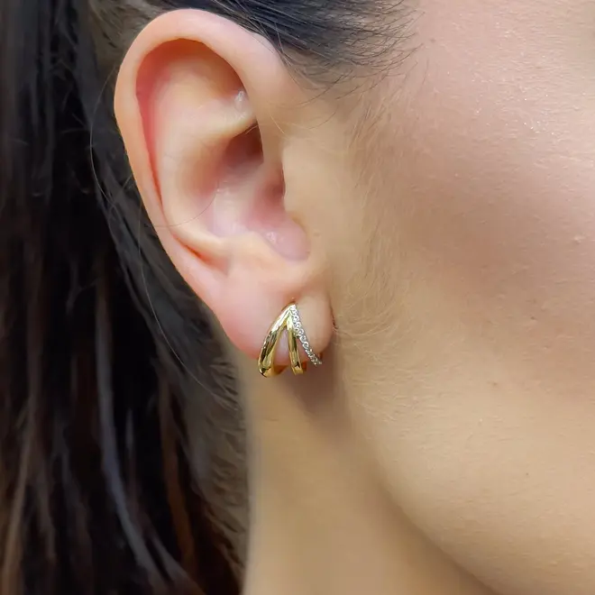 Par de Brincos Trabalhados de Ouro Amarelo com Diamantes