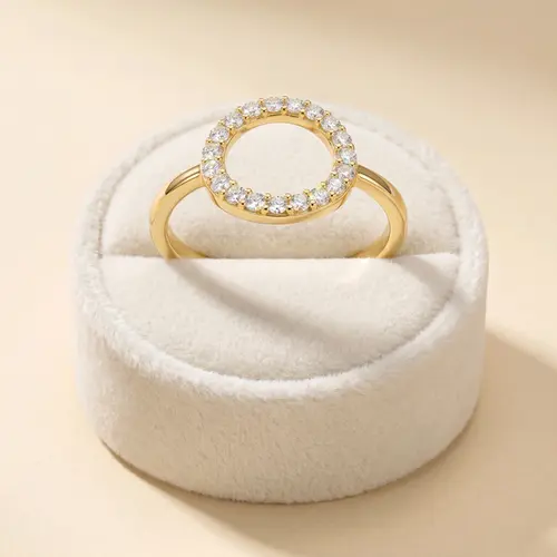 Anel de Ouro Amarelo com Diamantes totalizando 20 pts.