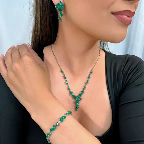 Conjunto Par de Brincos, Gargantilha e Pulseira de Prata com Esmeraldas 35 cts
