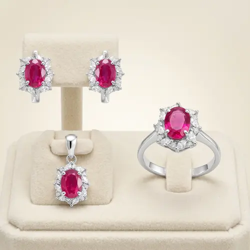Conjunto Anel Par de Brincos e Pingente de Prata com Cristais e Rubis